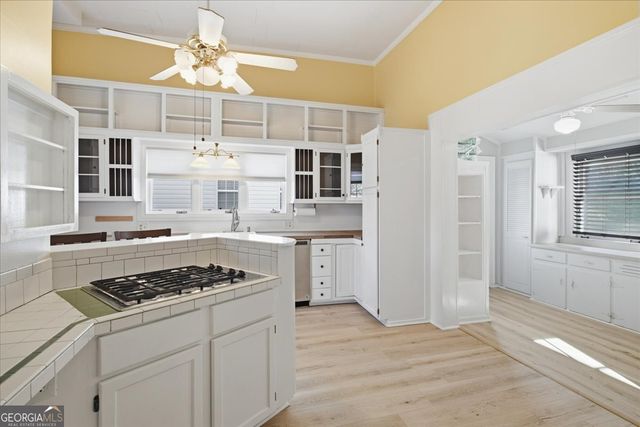 42 S Hunter Street, Senoia, GA 30276