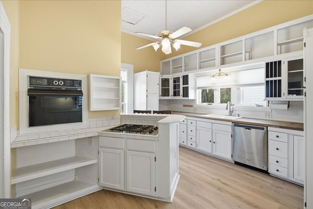 42 S Hunter Street, Senoia, GA 30276