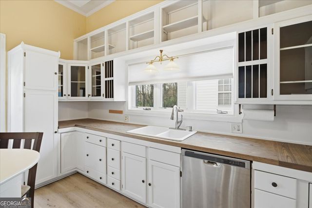 42 S Hunter Street, Senoia, GA 30276