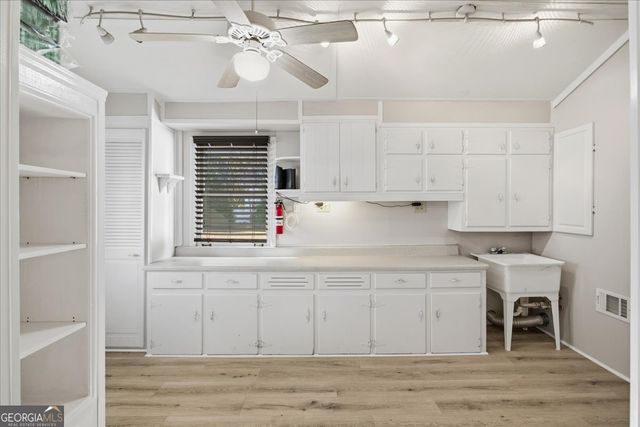 42 S Hunter Street, Senoia, GA 30276