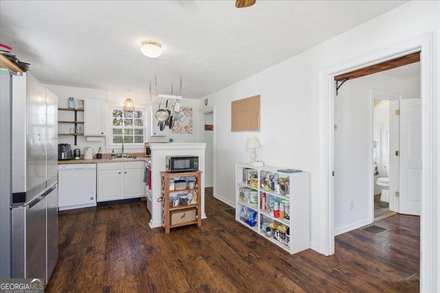 42 S Hunter Street, Senoia, GA 30276