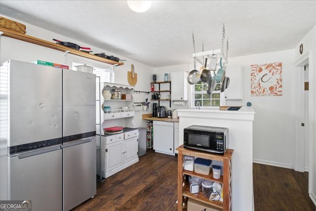 42 S Hunter Street, Senoia, GA 30276