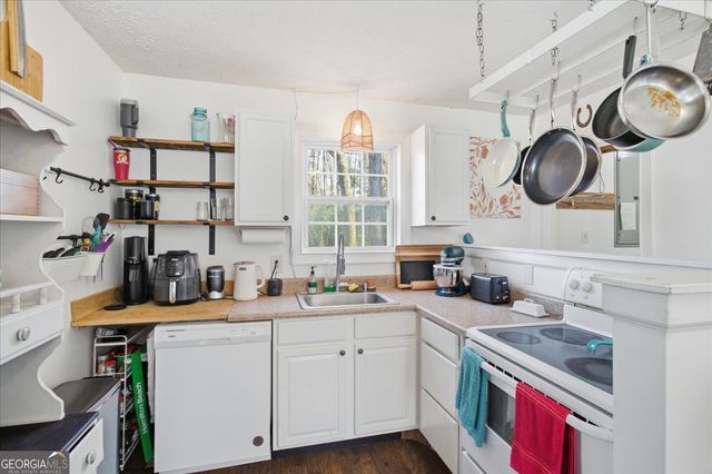 42 S Hunter Street, Senoia, GA 30276