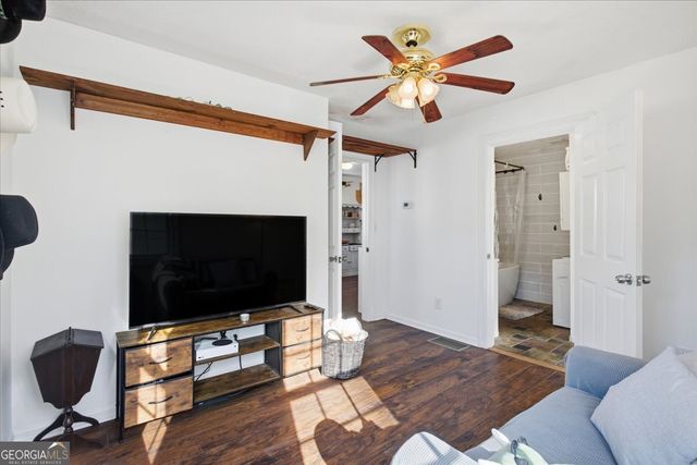 42 S Hunter Street, Senoia, GA 30276