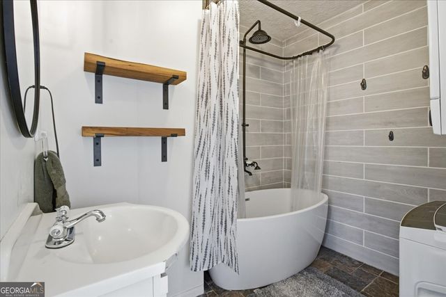 42 S Hunter Street, Senoia, GA 30276