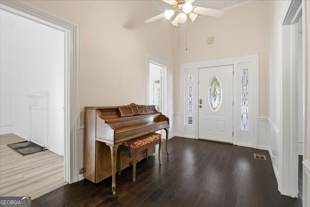 42 S Hunter Street, Senoia, GA 30276