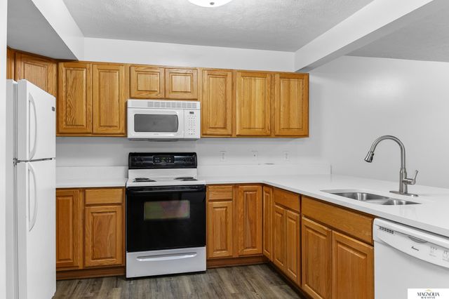 7240 Dorchester Court, Lincoln, NE 68521