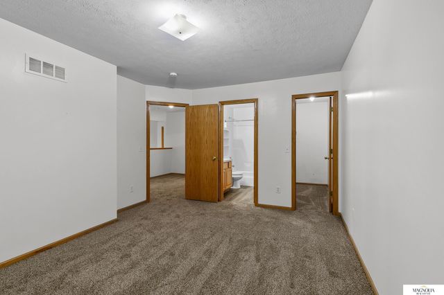 7240 Dorchester Court, Lincoln, NE 68521