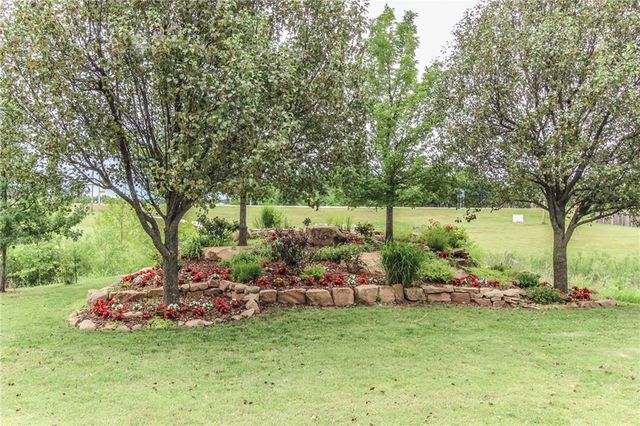 3300 Valley Hollow, Norman, OK 73071