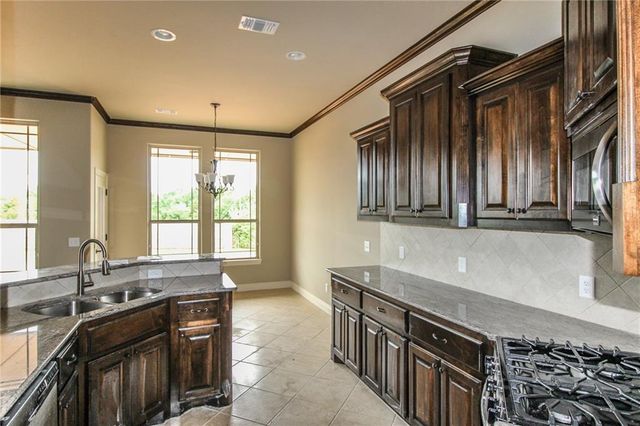 3300 Valley Hollow, Norman, OK 73071