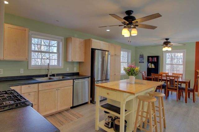 47 Lovers Lane, Grand Isle, VT 05458