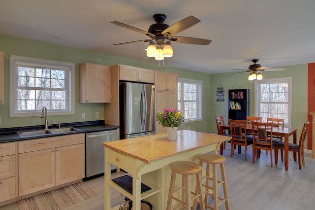 47 Lovers Lane, Grand Isle, VT 05458