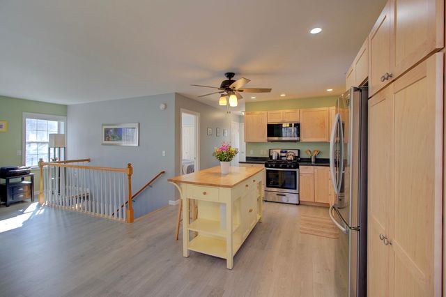 47 Lovers Lane, Grand Isle, VT 05458