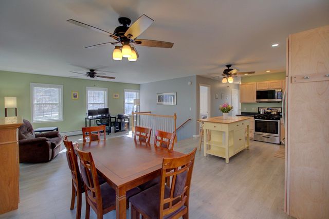 47 Lovers Lane, Grand Isle, VT 05458