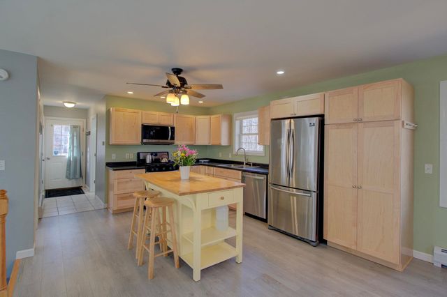47 Lovers Lane, Grand Isle, VT 05458