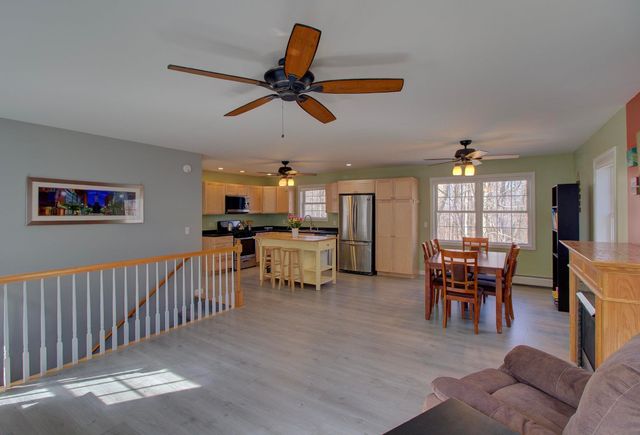 47 Lovers Lane, Grand Isle, VT 05458