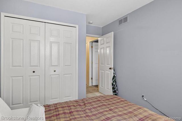 30 Pine Tree Ridge Drive 2, Waterford, MI 48327