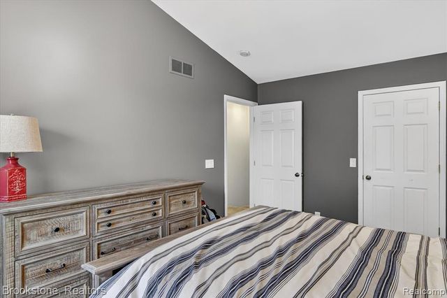 30 Pine Tree Ridge Drive 2, Waterford, MI 48327