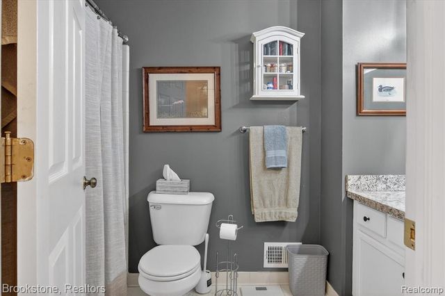 30 Pine Tree Ridge Drive 2, Waterford, MI 48327