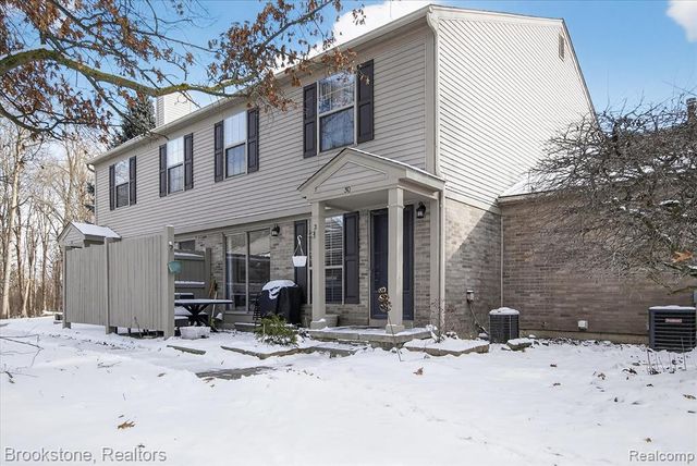 30 Pine Tree Ridge Drive 2, Waterford, MI 48327