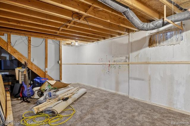 30 Pine Tree Ridge Drive 2, Waterford, MI 48327