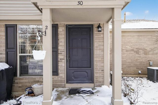 30 Pine Tree Ridge Drive 2, Waterford, MI 48327