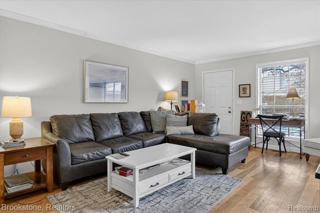 30 Pine Tree Ridge Drive 2, Waterford, MI 48327