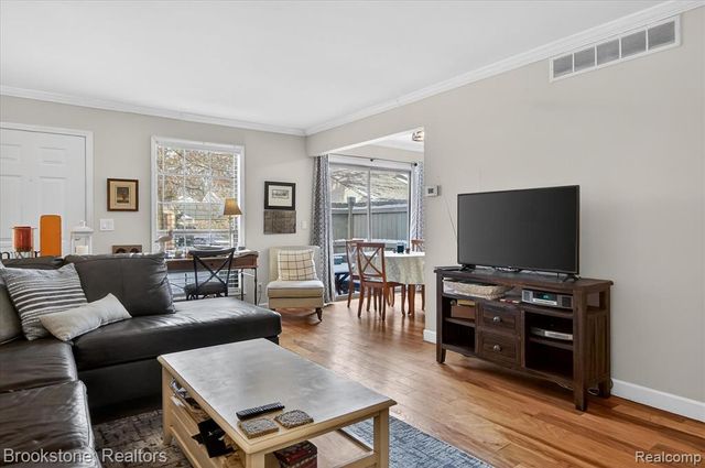 30 Pine Tree Ridge Drive 2, Waterford, MI 48327