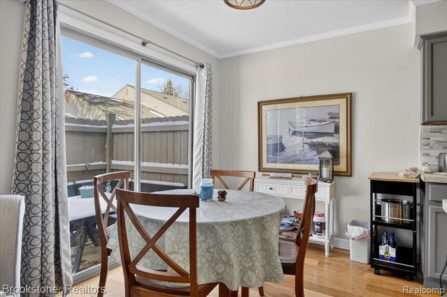 30 Pine Tree Ridge Drive 2, Waterford, MI 48327