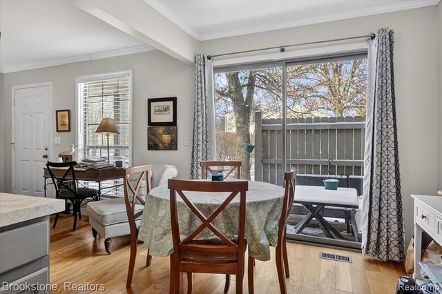 30 Pine Tree Ridge Drive 2, Waterford, MI 48327