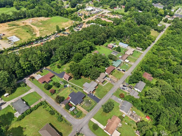 806 Nipper Drive, Rossville, GA 30741