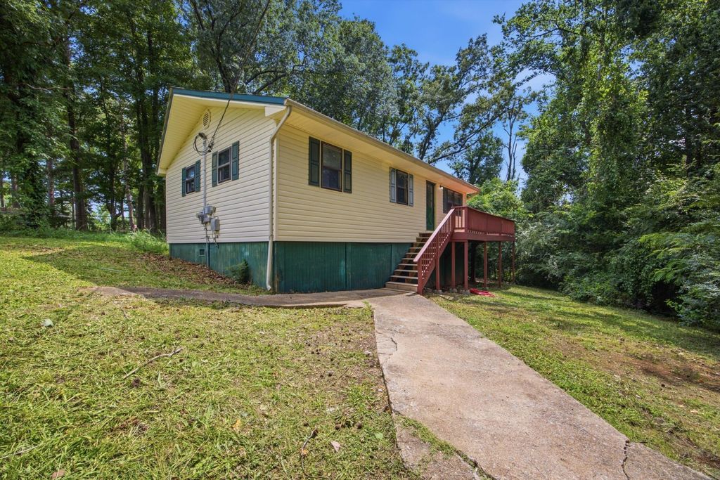 806 Nipper Drive, Rossville, GA 30741