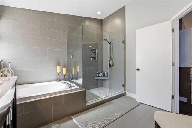 11235 CLAYRIDGE DRIVE, Tampa, FL 33635