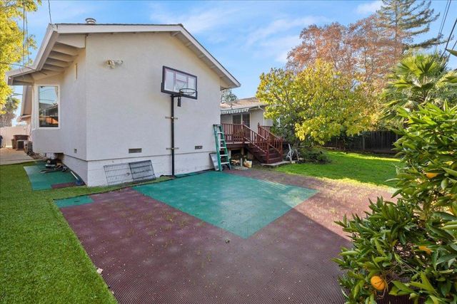 18255 McCoy Avenue, Saratoga, CA 95070