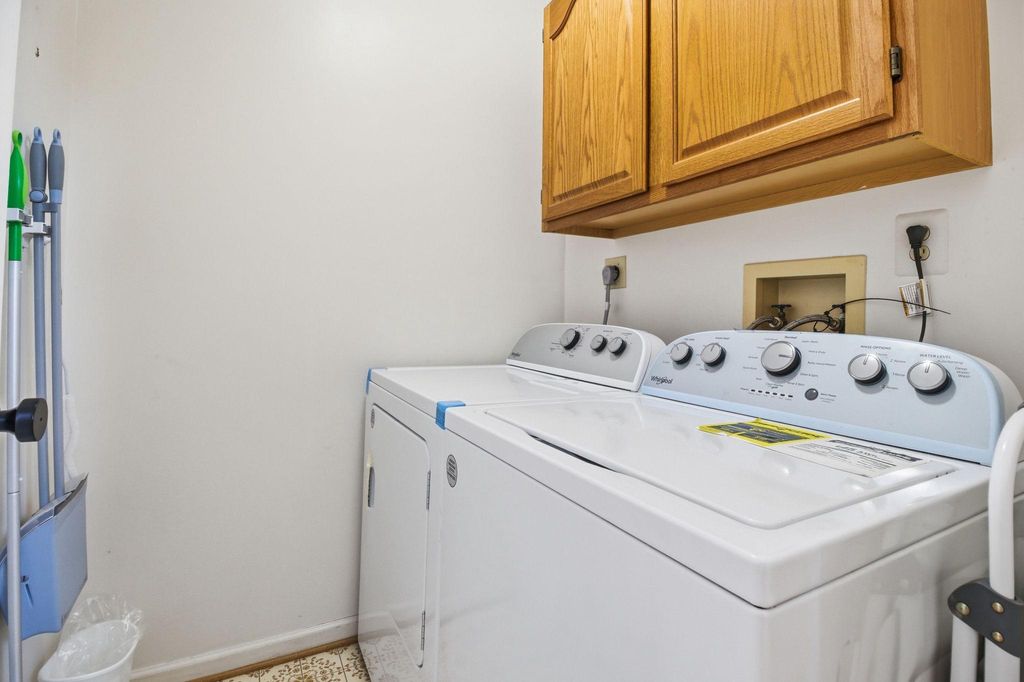 Image 17 of property listing at 124 ENGLEFIELD DR, Gaithersburg, MD 20878