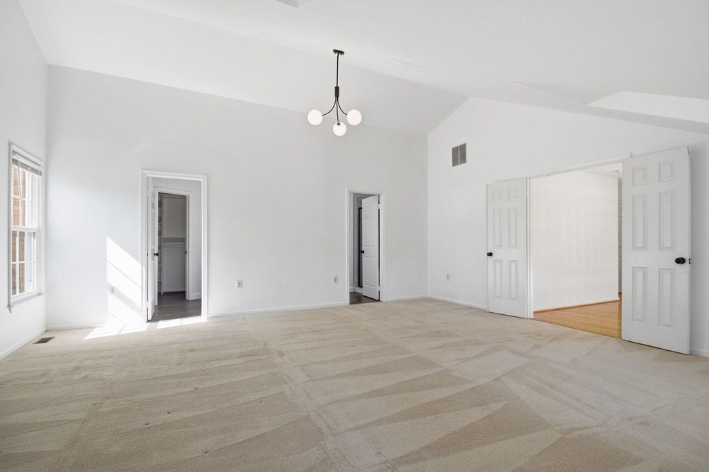 Image 21 of property listing at 124 ENGLEFIELD DR, Gaithersburg, MD 20878