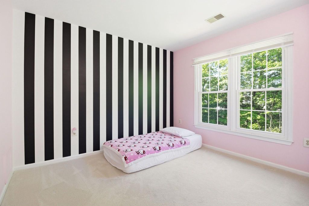 Image 24 of property listing at 124 ENGLEFIELD DR, Gaithersburg, MD 20878