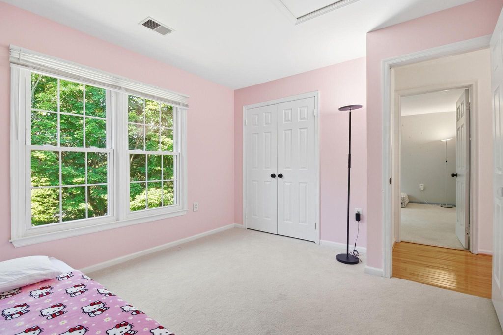 Image 25 of property listing at 124 ENGLEFIELD DR, Gaithersburg, MD 20878
