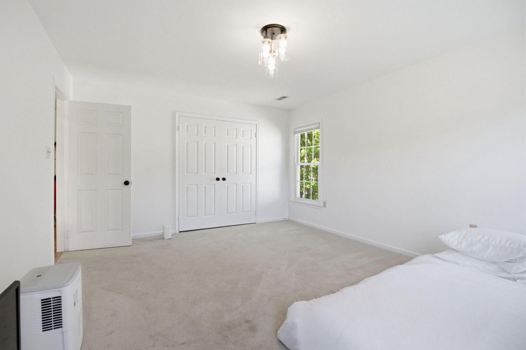 Image 27 of property listing at 124 ENGLEFIELD DR, Gaithersburg, MD 20878