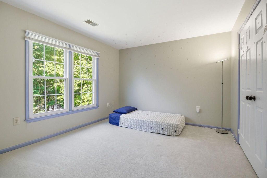 Image 28 of property listing at 124 ENGLEFIELD DR, Gaithersburg, MD 20878