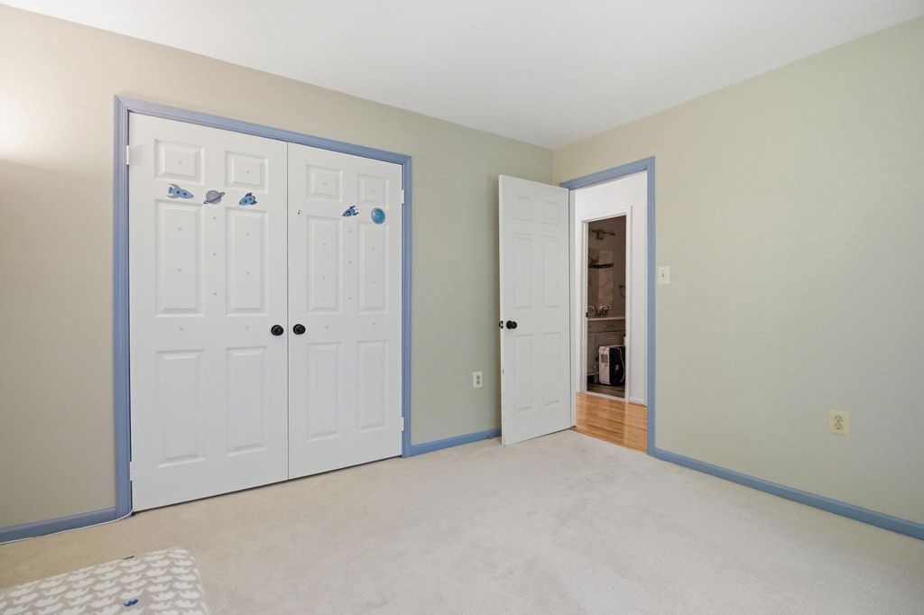 Image 29 of property listing at 124 ENGLEFIELD DR, Gaithersburg, MD 20878