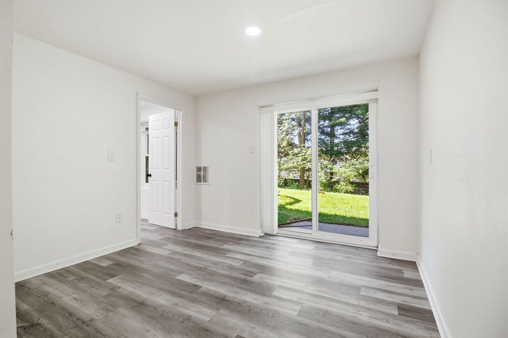 Image 33 of property listing at 124 ENGLEFIELD DR, Gaithersburg, MD 20878