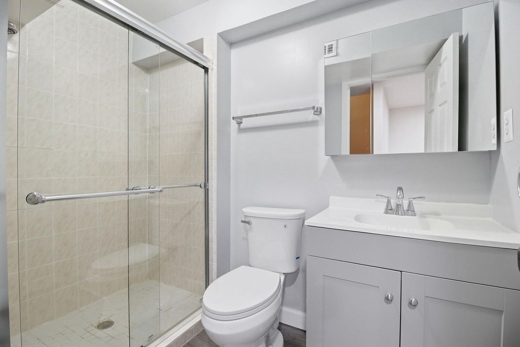 Image 36 of property listing at 124 ENGLEFIELD DR, Gaithersburg, MD 20878