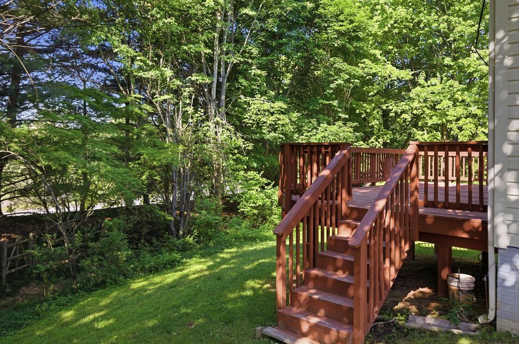 Image 37 of property listing at 124 ENGLEFIELD DR, Gaithersburg, MD 20878