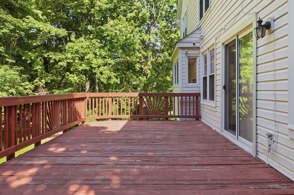 Image 38 of property listing at 124 ENGLEFIELD DR, Gaithersburg, MD 20878