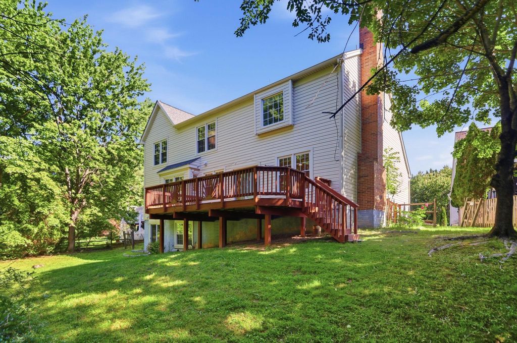 Image 41 of property listing at 124 ENGLEFIELD DR, Gaithersburg, MD 20878