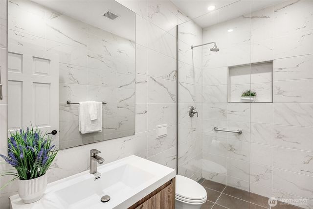 17033 NE 108th Way, Redmond, WA 98052