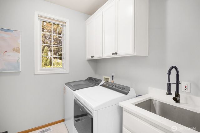 17033 NE 108th Way, Redmond, WA 98052