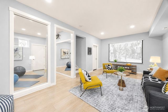 17033 NE 108th Way, Redmond, WA 98052