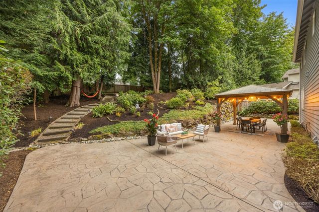 17033 NE 108th Way, Redmond, WA 98052